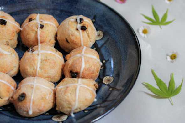 cannabis-infused-hot-cross-buns