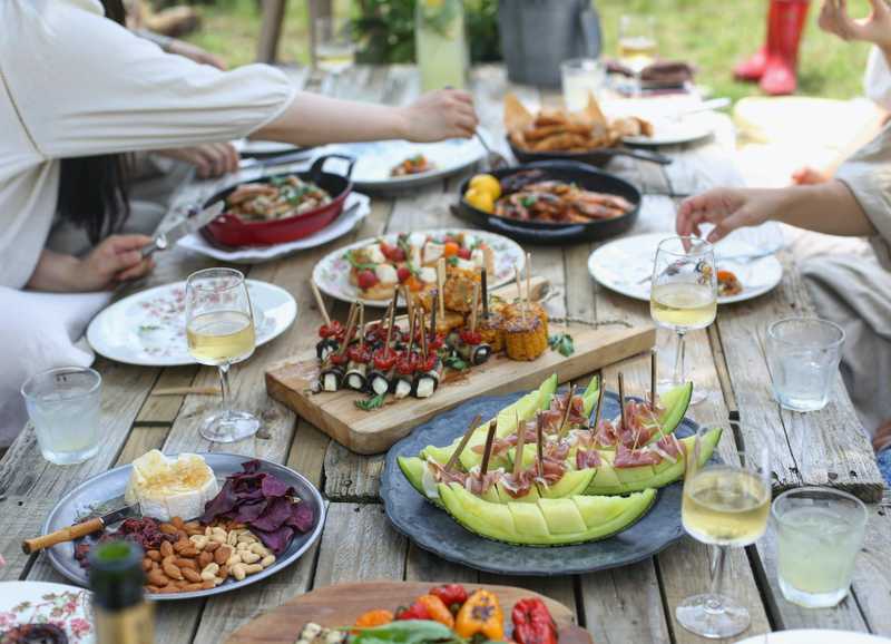 5 Tips for Hosting a Cannabis Dinner Party 